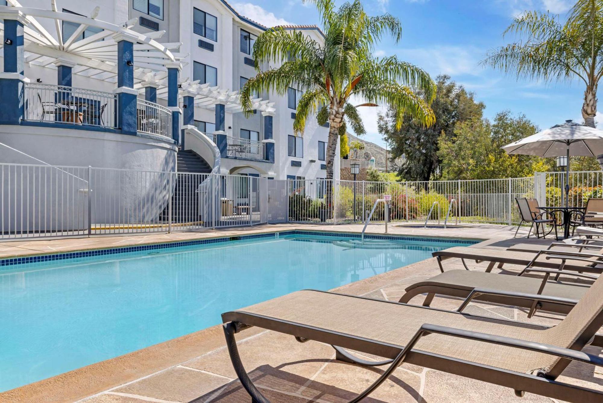 Best Western Plus Lake Elsinore Inn & Suites Zewnętrze zdjęcie