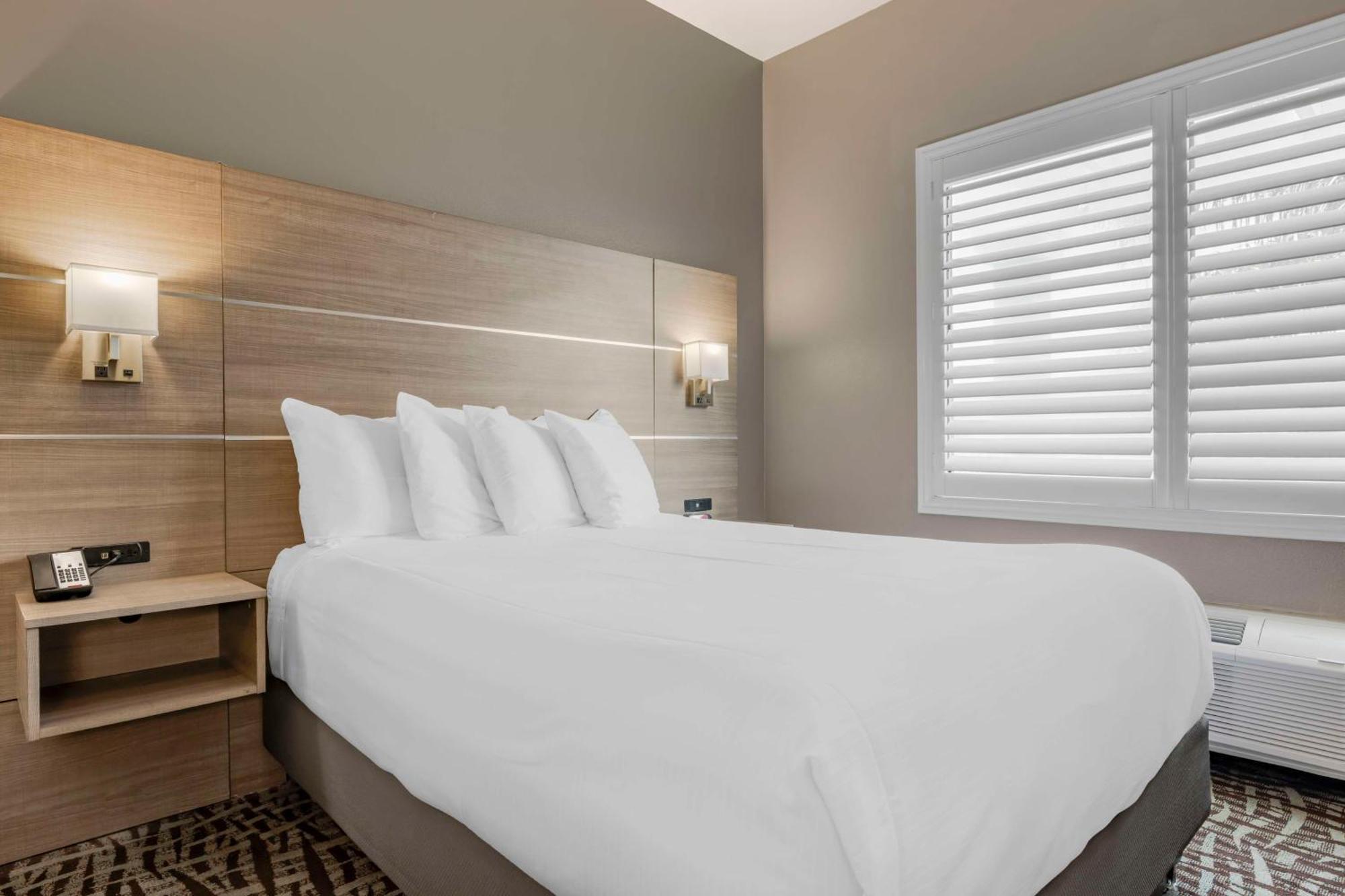 Best Western Plus Lake Elsinore Inn & Suites Zewnętrze zdjęcie